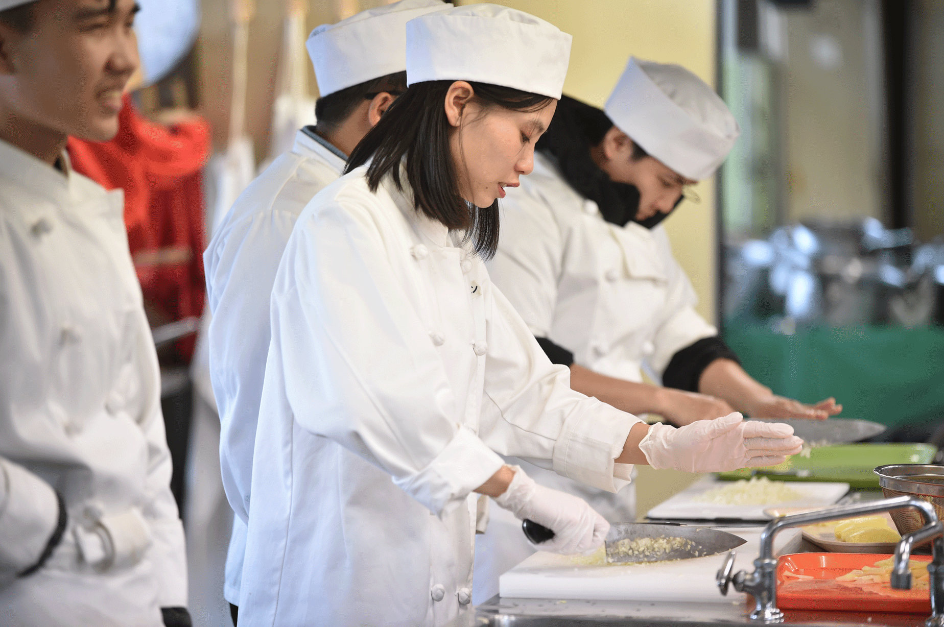 実習室での調理